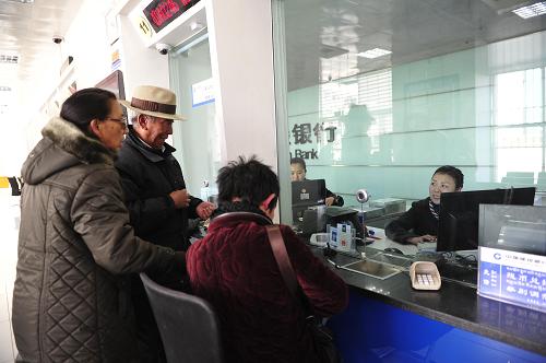西藏金融机构存款余额首次突破2000亿元