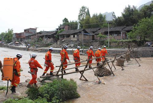 四川芦山地震死亡人数增至156人