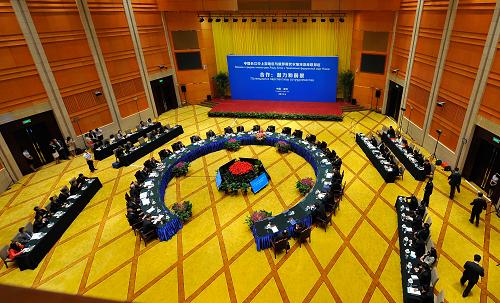 中俄地方领导人座谈会在武汉举行