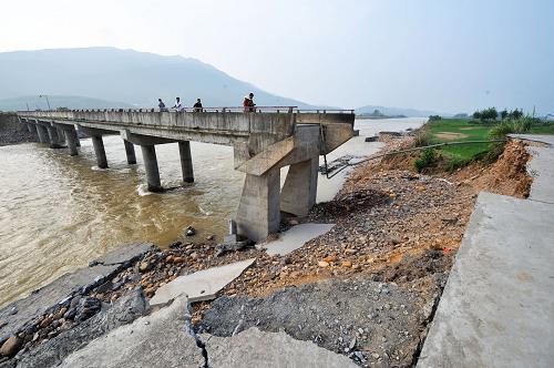 广西象州洪灾造成基础设施损毁严重