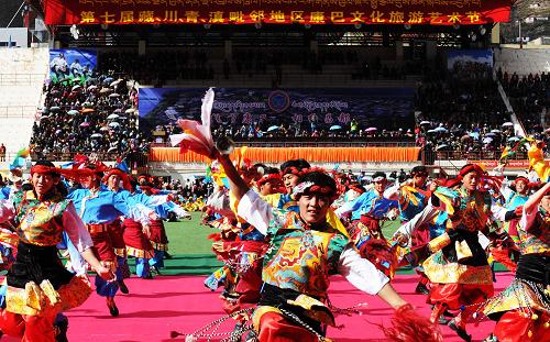 第七届康巴文化旅游艺术节在西藏昌都举行