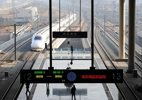 南京首开至深圳动车和至东北方向高铁列车