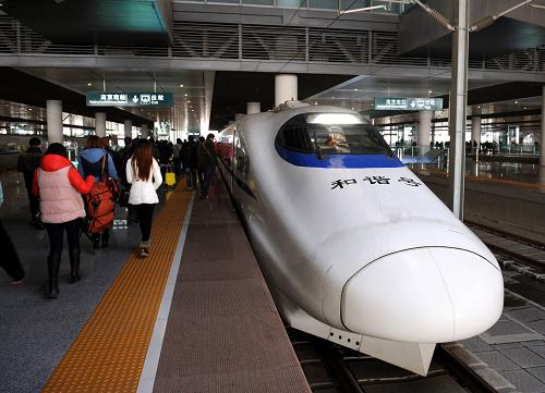南京首开至深圳动车和至东北方向高铁列车