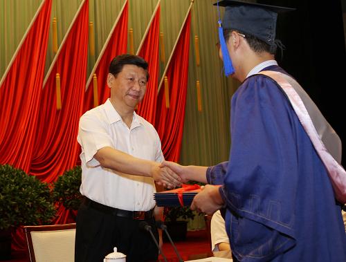 习近平出席中共中央党校2011年春季学期毕业