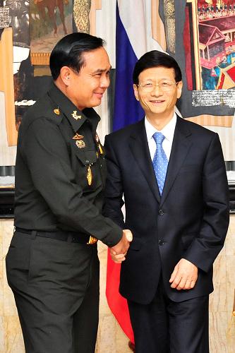 国务委员孟建柱会见泰国陆军司令巴育