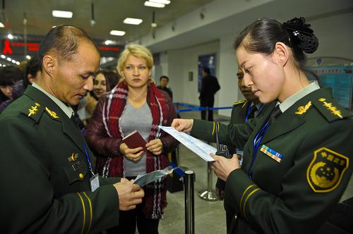 喀什边检:启动备降航班检查方案服务入境旅客