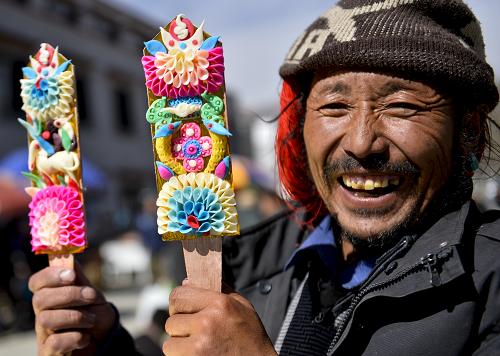 藏历新年年味渐浓 拉萨年货市场火爆