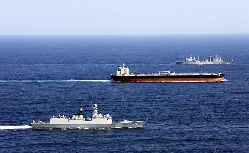 中国海军护航编队在亚丁湾联合护航