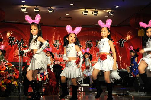 加拿大温哥华华人社区举行兔年春节联欢会