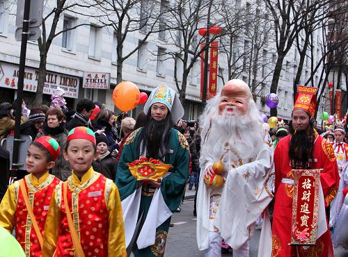 海外华侨华人和当地居民庆祝中国春节