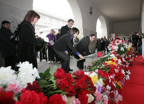 中国驻白俄罗斯使馆为明斯克地铁爆炸遇难者献