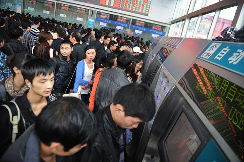 2018重庆到贵州旅游免费(重庆到贵州旅游自由行攻略)(图1) 重庆铁路迎来客流高峰