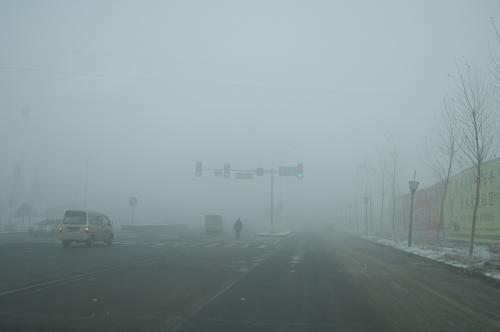 长春发布大雾橙色预警 部分路段能见度不足50