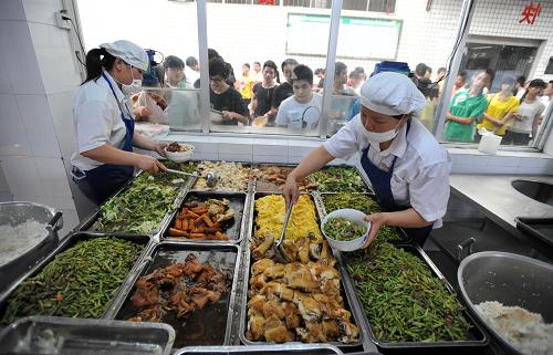 广西都安:中学免费营养餐为高考学子加油
