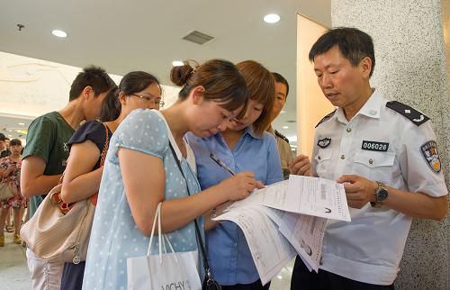 重庆市周末首开43个出入境大厅提供便民服务