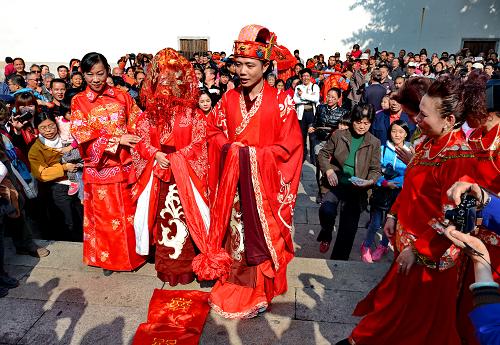 榕城古街上演传统民俗婚礼