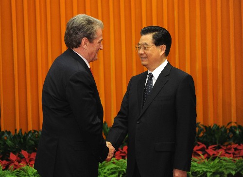 中国和阿尔巴尼亚发表深化传统友好合作联合声