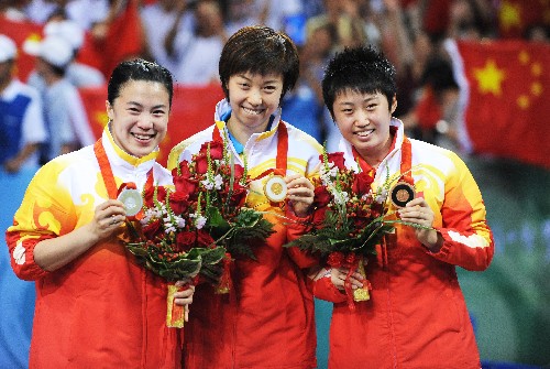 中国选手包揽奥运会乒乓球女单前三 张怡宁夺