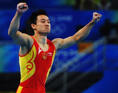 杨威获得北京奥运会体操男子个人全能比赛金牌