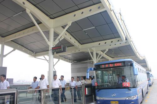 国内首个高架快速公交系统31日上午在厦门开