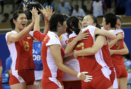 中国女排击败古巴队 夺得北京奥运会女排比赛