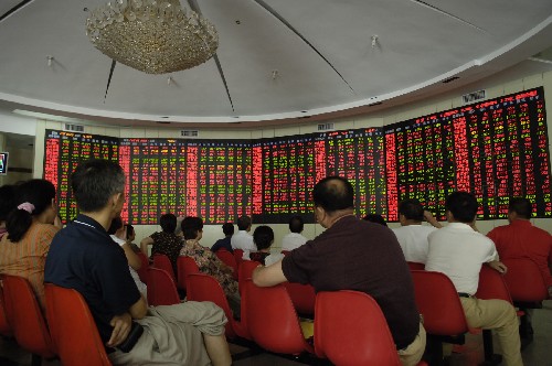 中国股市成立近18年来沪指首次跨越5000点关