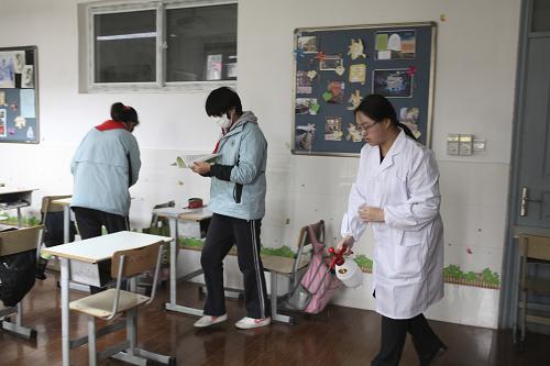 上海雾霾天气持续 市教委叫停学生户外活动