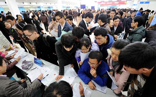 重庆:多方联动促进大学生就业