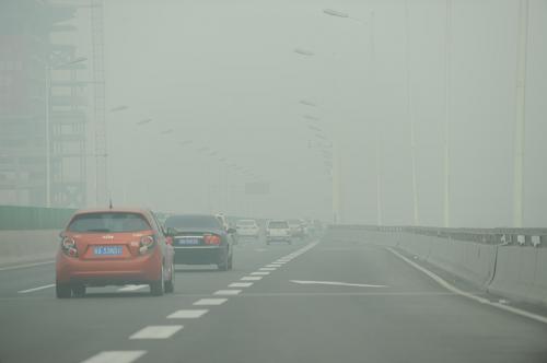 河北省石家庄市出现雾霾天气