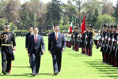 墨西哥总统培尼亚为习近平举行隆重欢迎仪式