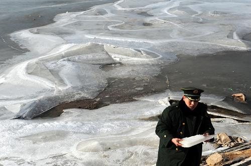黄海北部出现初生冰冰情