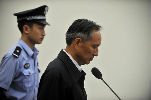 张曙光涉嫌受贿案开庭