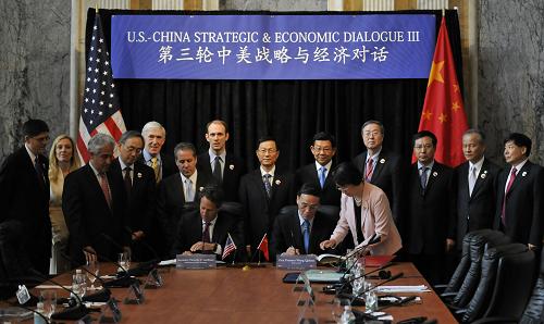 中美签署经济合作全面框架协议