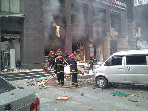 西安科创路一餐饮店铺发生爆炸