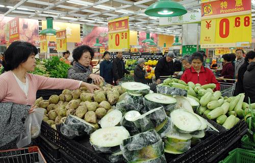 市民在天津一家大型连锁超市