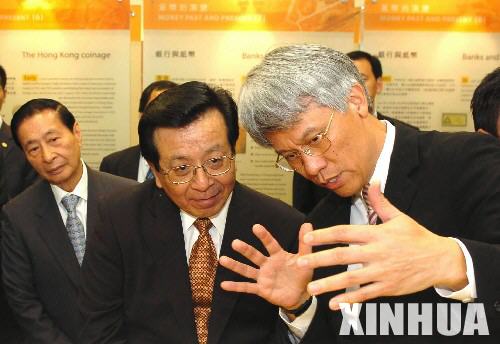 国家副主席曾庆红视察香港国际金融中心第二期