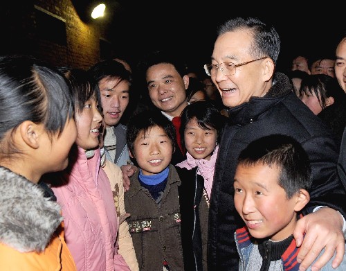 温家宝总理12月1日在北京考察艾滋病防治工作