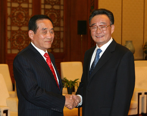 吴邦国分别会见马来西亚下议长和韩国国会副议