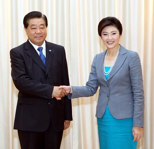 贾庆林会见泰国枢密院主席炳·廷素拉暖上将