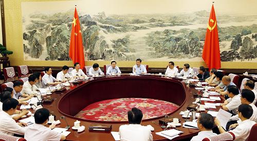 6月22日至25日,中共中央政治局召开专门会议,习近平总书记主持会议。新华社记者 鞠鹏 摄