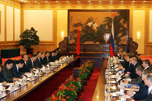 10月13日,中国国务院总理温家宝在北京人民大会堂与应邀来访并出席中俄总理第十四次定期会晤的俄罗斯总理普京举行会谈。 新华社记者 刘卫兵 摄