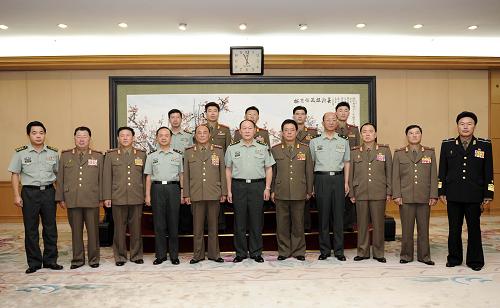 梁光烈会见全昌福为团长的朝鲜人民军后勤代表团
