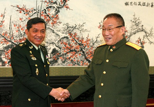 曹刚川在八一大楼会见泰国陆军总司令颂提一行