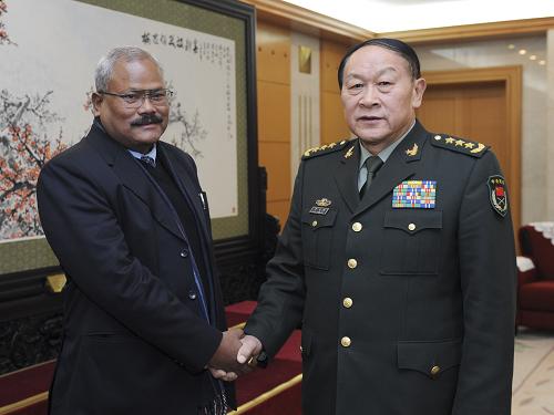 梁光烈会见尼泊尔副总理兼内政部长、国防部长