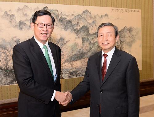 国务院副总理马凯18日会见香港银行公会代表