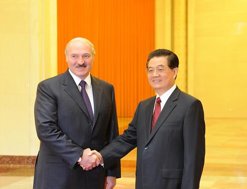 10月11日,国家主席胡锦涛在北京人民大会堂会见白俄罗斯总统卢卡申科。 新华社记者刘建生摄