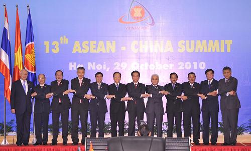第五届东亚峰会在越南河内开幕 温家宝出席会