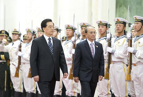 5月27日,中国国家主席胡锦涛在北京人民大会堂举行仪式,欢迎缅甸总统吴登盛访华。新华社记者 黄敬文 摄