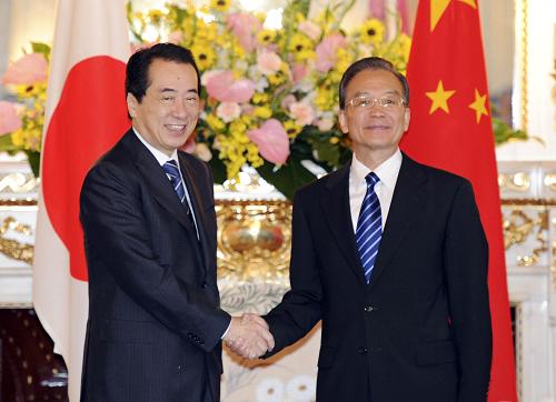 国务院总理温家宝22日在东京会见韩国总统李