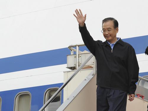 国务院总理温家宝22日在东京会见韩国总统李